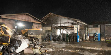 Großbrand in Traun - Halle in Flammen 