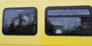 Asyl-Streit: Pröll siegt, droht aber weiter