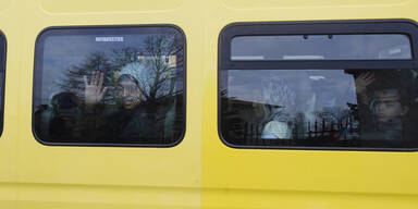 Asyl-Streit: Pröll siegt, droht aber weiter