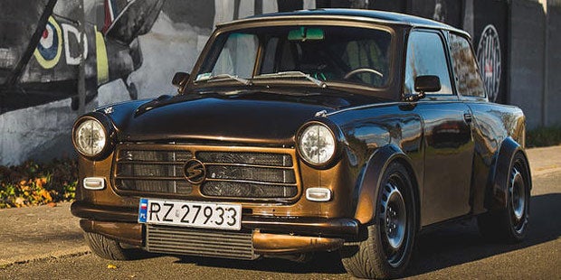 Dieser Trabi hängt einen Porsche 911 ab