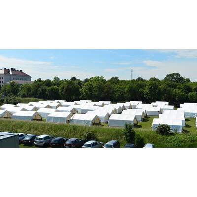 Neue Zelte wurden aufgebaut.