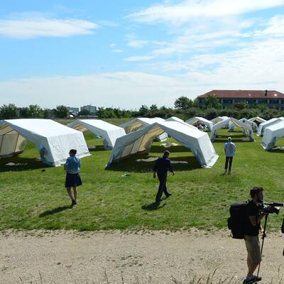 Neue Zelte wurden aufgebaut.