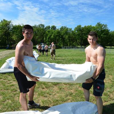 Neue Zelte wurden aufgebaut.