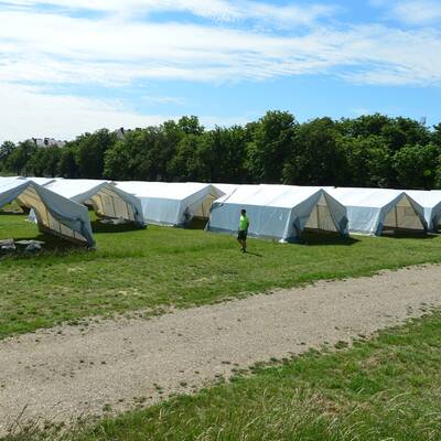 Neue Zelte wurden aufgebaut.