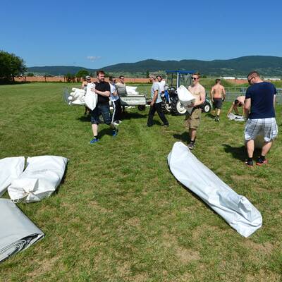 Neue Zelte wurden aufgebaut.
