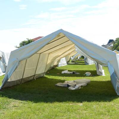 Neue Zelte wurden aufgebaut.