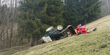 Lehrling (18) stürzt mit Traktor ab
