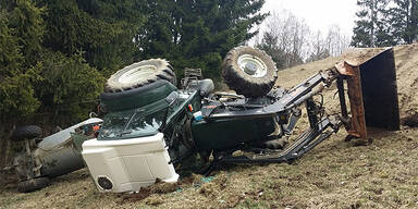 Lehrling (18) stürzt mit Traktor ab