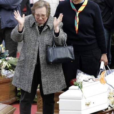 Beerdigung der Erdbebenopfer