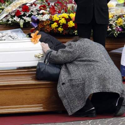 Beerdigung der Erdbebenopfer