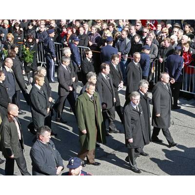 Politik und Prominenz trauern um Haider