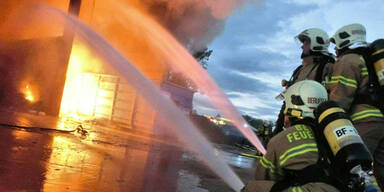 Großbrand in Recyclingfirma in Traun 