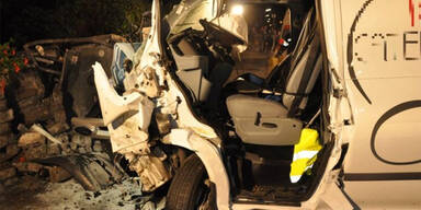 Mit geklautem Wagen 6 Autos demoliert