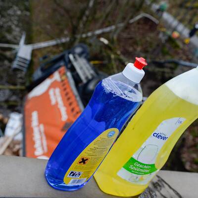 Der Hängerzug durchbrach die Leitschienen und stürzte in die Traun.