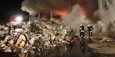 Großbrand in Recyclingfirma in Traun 