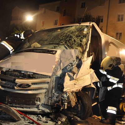 Mit geklautem Wagen 6 Autos demoliert