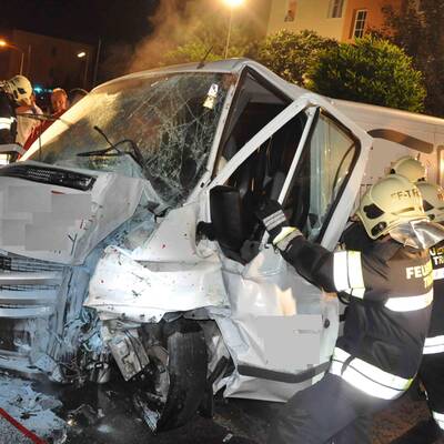 Mit geklautem Wagen 6 Autos demoliert