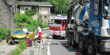 Ein Toter bei Verkehrsunfall am Traunsee
