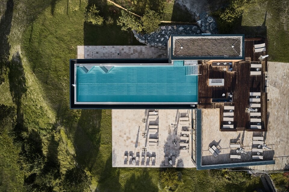 Der 25-Meter-Outdoor Infinity Pool ist ein Highlight. 