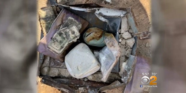 Pärchen findet Box - der Inhalt ist unglaublich