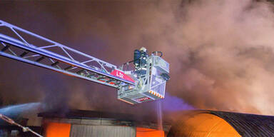 Großbrand in Traun - Halle in Flammen 