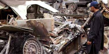 Aufständische zünden wieder 50 NATO-Lkw an