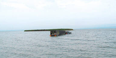 Hier geht ein Truck im Neusiedlersee baden