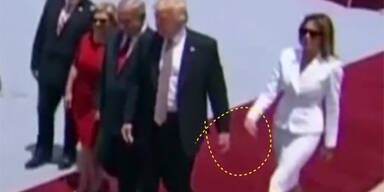 Ehekrise: Melania schl&auml;gt Donalds Hand weg