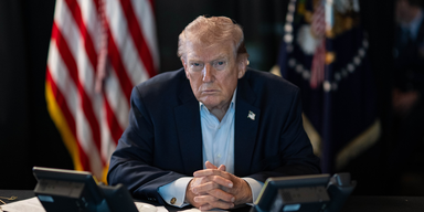 Trump baut Demokratie beispiellos schnell ab