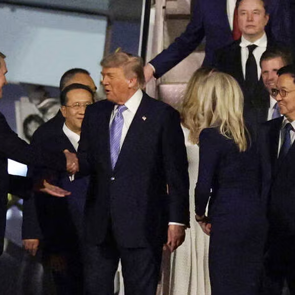 Trump zum Mega-Gipfel in Peking eingetroffen