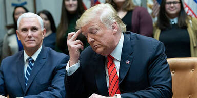 Trump zeigt Astronautin den Mittelfinger