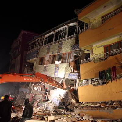 Zahlreiche Tote bei Beben in Türkei