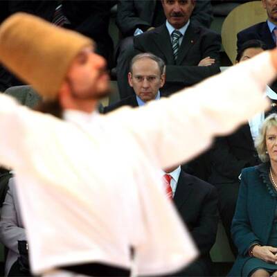 Charles und Camilla bei den Derwischen