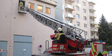 Vier Studenten aus brennender Uni gerettet