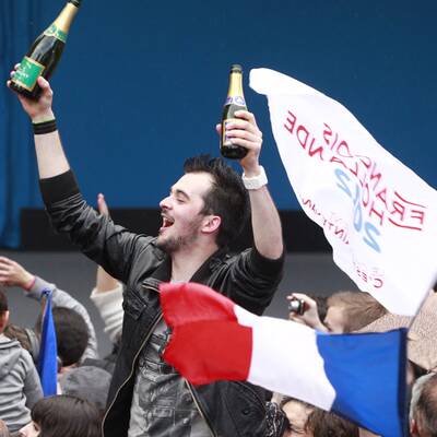  Die Schlacht ist geschlagen, Sarkozy ist gestürzt. Neuer Präsident Frankreichs ist Francois Hollande.