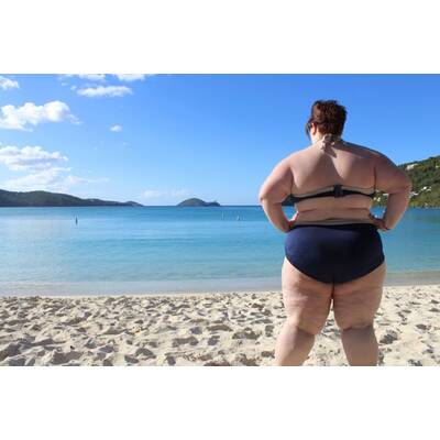 Rund na und? Dicke zeigen ihre Bikinis