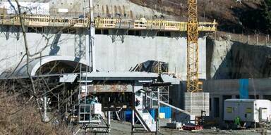 Arbeiter stürzt ab - schwer verletzt