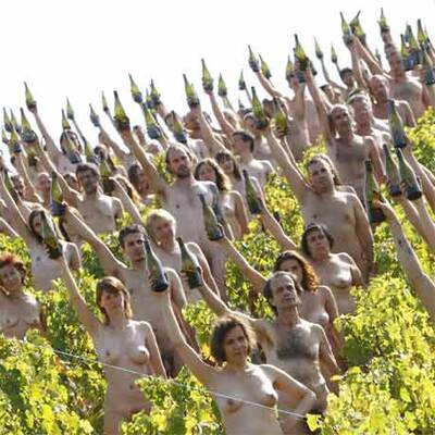 Spencer Tunick - 700 Nackte in französischem Weinberg