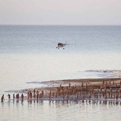 Hunderte Nackte am Toten Meer