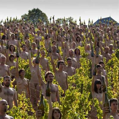 Spencer Tunick - 700 Nackte in französischem Weinberg