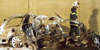 Pkw-Lenker krachte gegen Tunnelportal