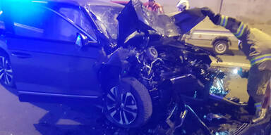 Lenker crasht in Tunnelmauer &ndash; 72-J&auml;hriger tot