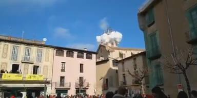 Explosion in Glockenturm: Mehrere Verletzte