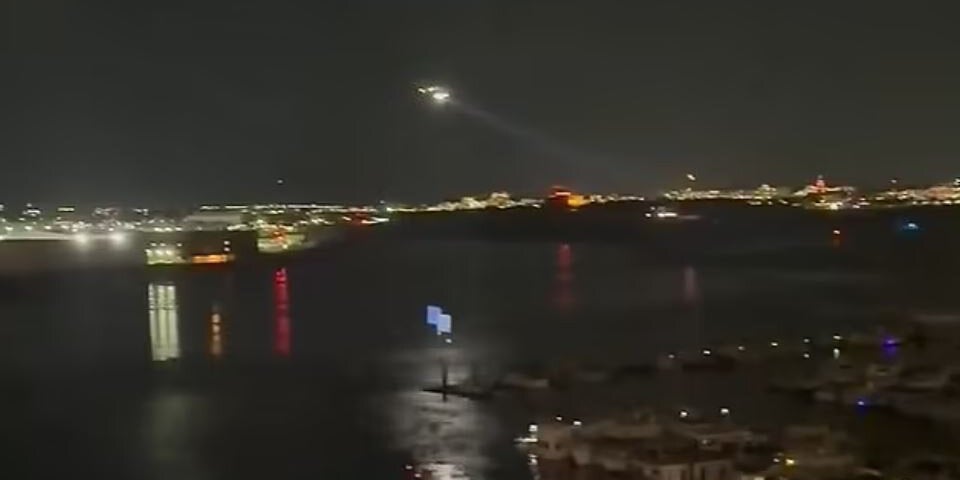 Flugzeug crasht mit Militärhelikopter