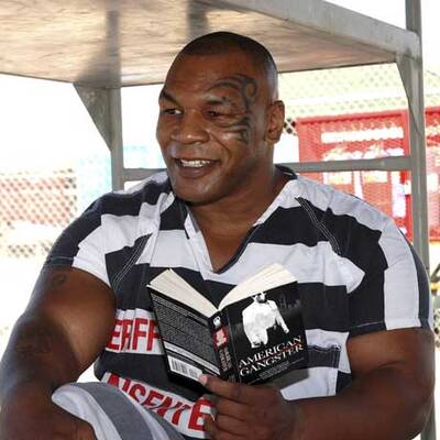 Mike Tyson hinter schwedischen Gardinen