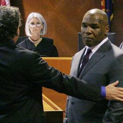 Mike Tyson hinter schwedischen Gardinen