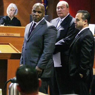 Mike Tyson hinter schwedischen Gardinen