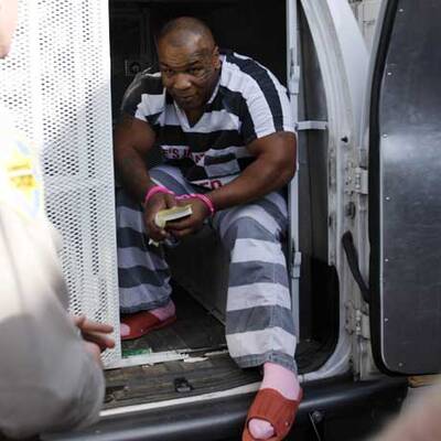 Mike Tyson hinter schwedischen Gardinen