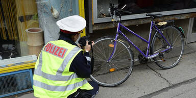 Radlerin bei Crash mit Lkw getötet 