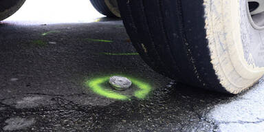 Radlerin bei Crash mit Lkw getötet 